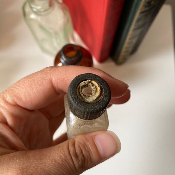 🎀 VINTAGE 🎀 1940s Set of Three Vintage Bottles Found in the Sea - Picture 11 of 11